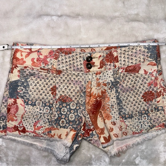 Anthropologie Pilcro Floral Patterned Low Rise Frayed Hem Shorts Size 25 - Picture 14 of 15